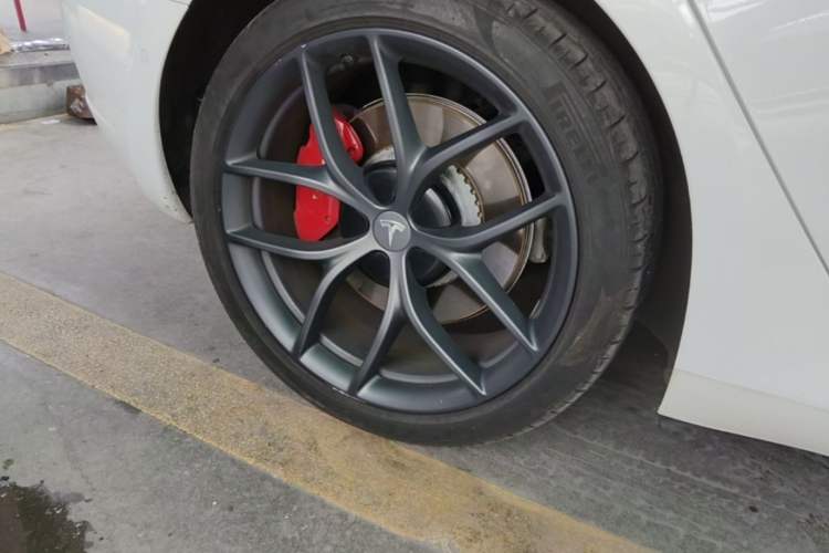 Used Tesla Model 3 2021 Performance High-Performance All-Wheel-Drive Version Right Rear Wheel Hub