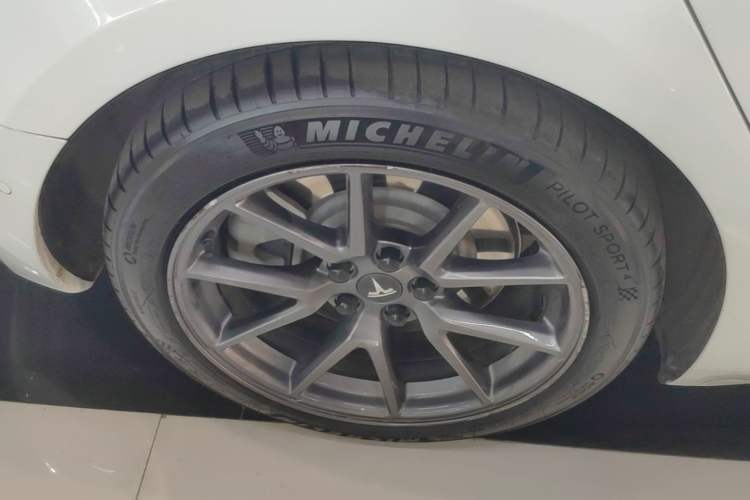 Used Tesla Model 3 2021 Standard Range Rear-Drive Upgraded Version Right Rear Wheel Hub