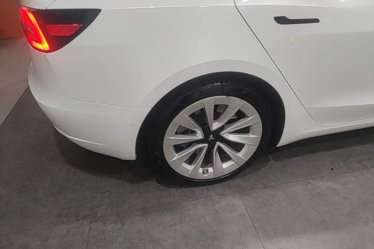 Used Tesla Model 3 2021 Standard Range Rear-Drive Upgraded Version Right Rear Wheel Hub