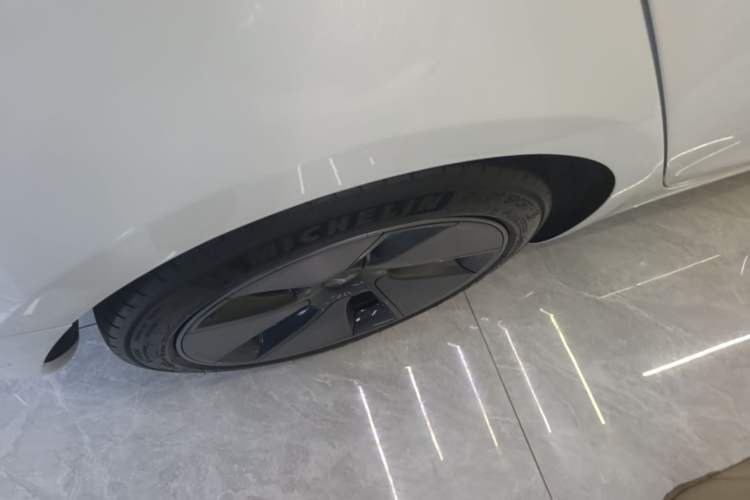 Used Tesla Model 3 2021 Standard Range Rear-Wheel Drive Upgraded Version 3D6 Right Rear Wheel Hub