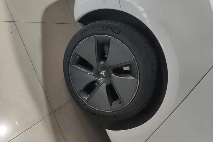 Used Tesla Model 3 2021 Standard Range Rear-Wheel Drive Upgraded Version 3D6 Right Rear Wheel Hub