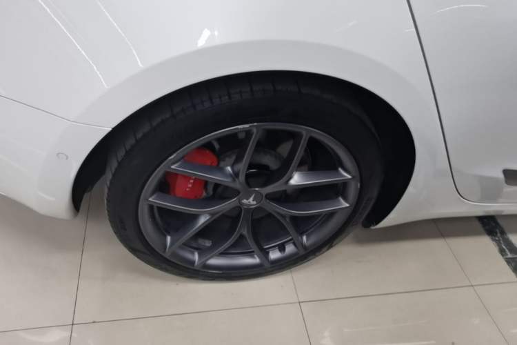 Used Tesla Model 3 2021 Performance High-Performance All-Wheel-Drive Version Right Rear Wheel Hub