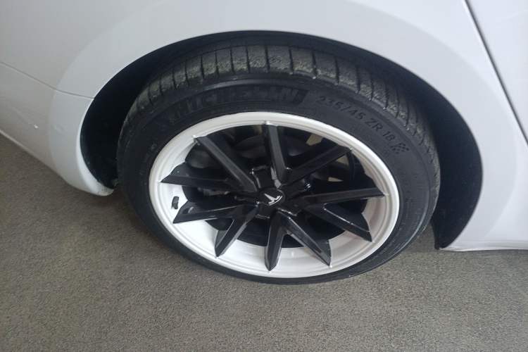 Used Tesla Model 3 2021 Standard Range Rear-Wheel Drive Upgraded Version 3D6 Right Rear Wheel Hub
