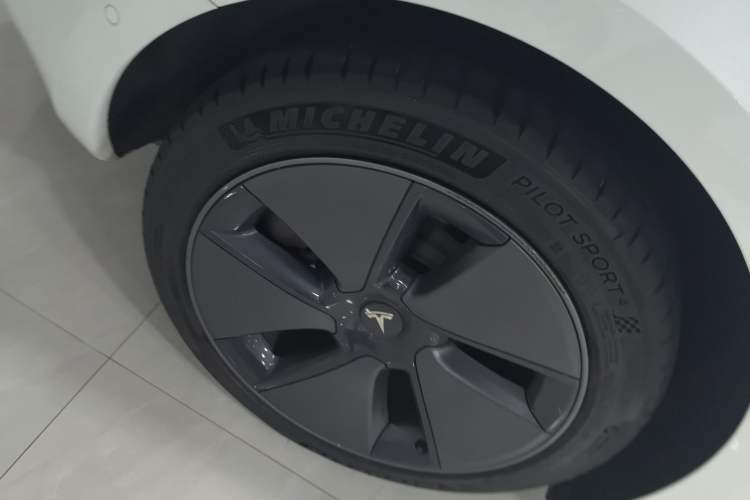 Used Tesla Model 3 2021 Standard Range Rear-Wheel Drive Upgraded Version 3D6 Right Rear Wheel Hub