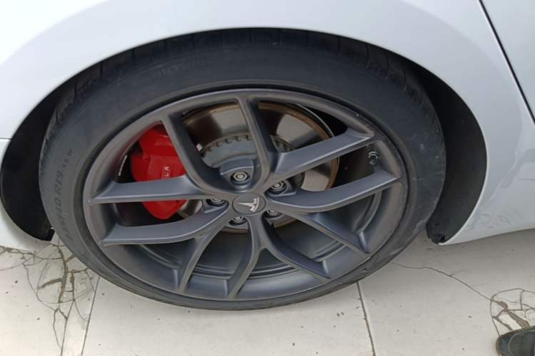 Used Tesla Model 3 2021 Performance High-Performance All-Wheel-Drive Version Right Rear Wheel Hub