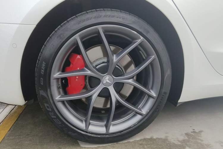 Used Tesla Model 3 2021 Performance High-Performance All-Wheel-Drive Version 3D6 Right Rear Wheel Hub