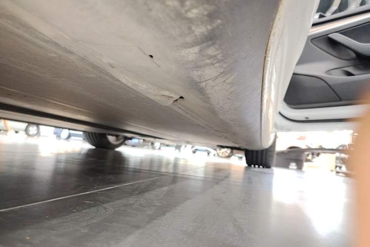 Used Tesla Model 3 2021 Performance High-Performance All-Wheel-Drive Version Right Side Sill