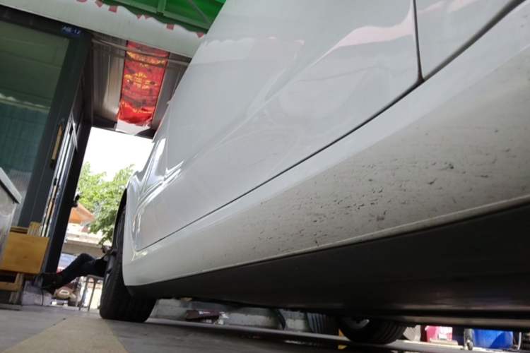 Used Tesla Model 3 2021 Performance High-Performance All-Wheel-Drive Version Right Side Sill