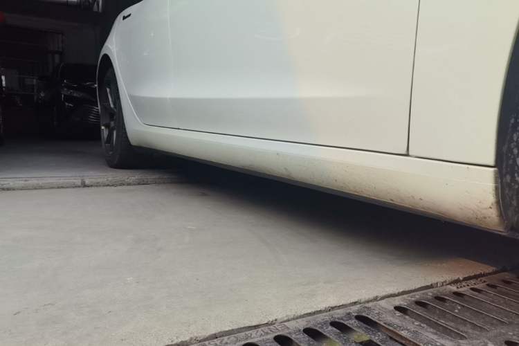 Used Tesla Model 3 2021 Standard Range Rear-Drive Upgraded Version Right Side Sill