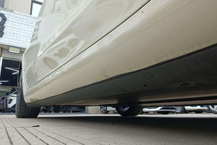 Used Tesla Model 3 2021 Performance High-Performance All-Wheel-Drive Version Right Side Sill