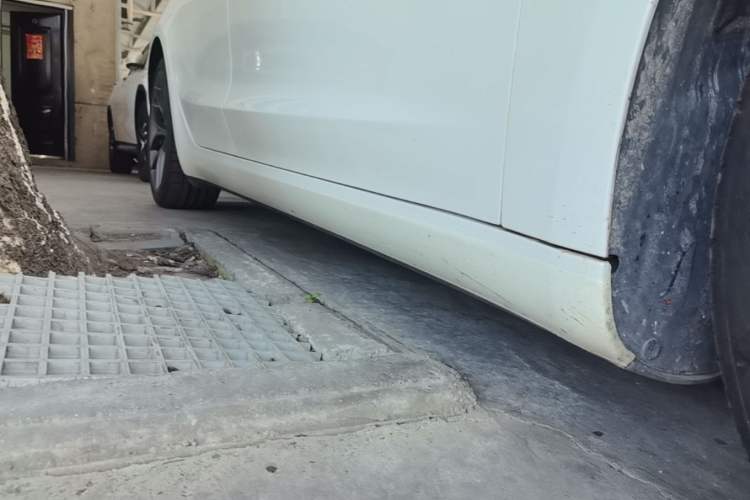 Used Tesla Model 3 2021 Revised Version II – Performance High-Performance All-Wheel-Drive Edition Right Side Sill