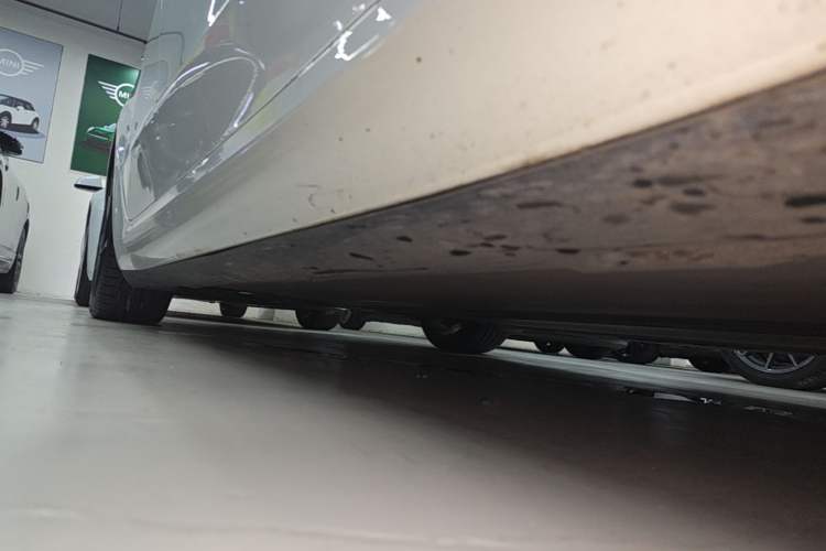 Used Tesla Model 3 2021 Performance High-Performance All-Wheel-Drive Version 3D6 Right Side Sill