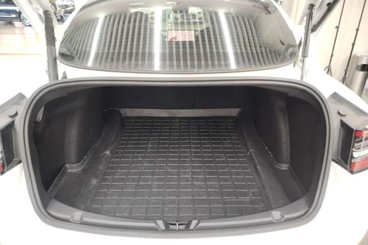 Used Tesla Model 3 2021 Performance High-Performance All-Wheel-Drive Version Trunk