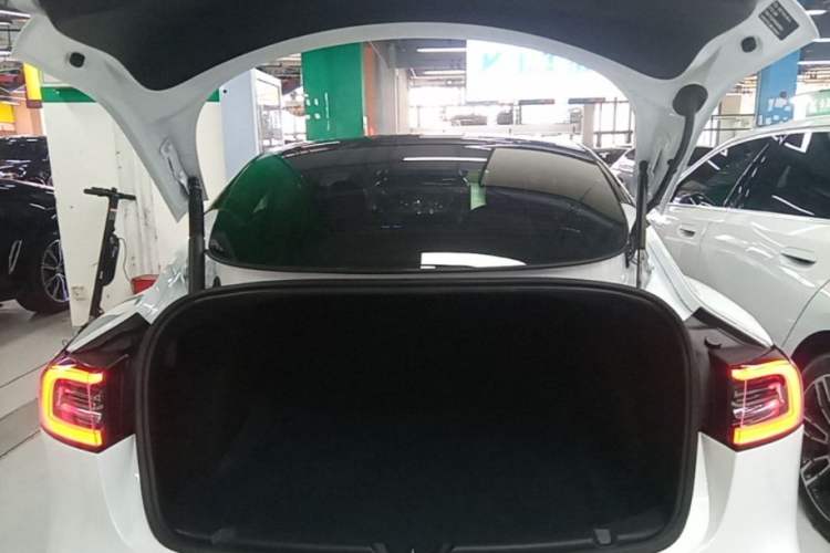 Used Tesla Model 3 2021 Performance High-Performance All-Wheel-Drive Version Trunk