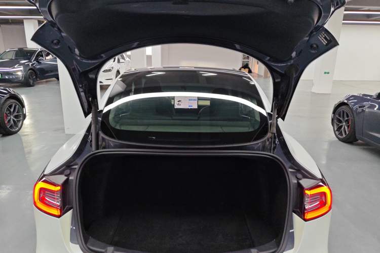 Used Tesla Model 3 2021 Revised Version II – Performance High-Performance All-Wheel-Drive Edition Trunk