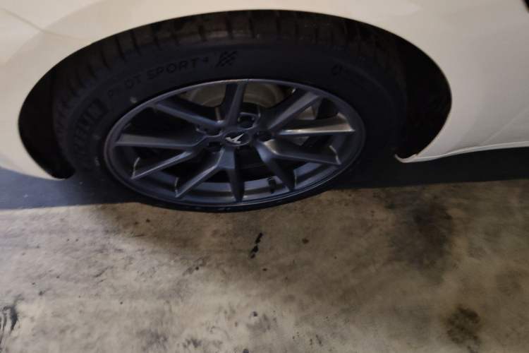 Used Tesla Model 3 2021 Standard Range Rear-Wheel Drive Upgraded Version 3D6 Left Front Wheel Hub