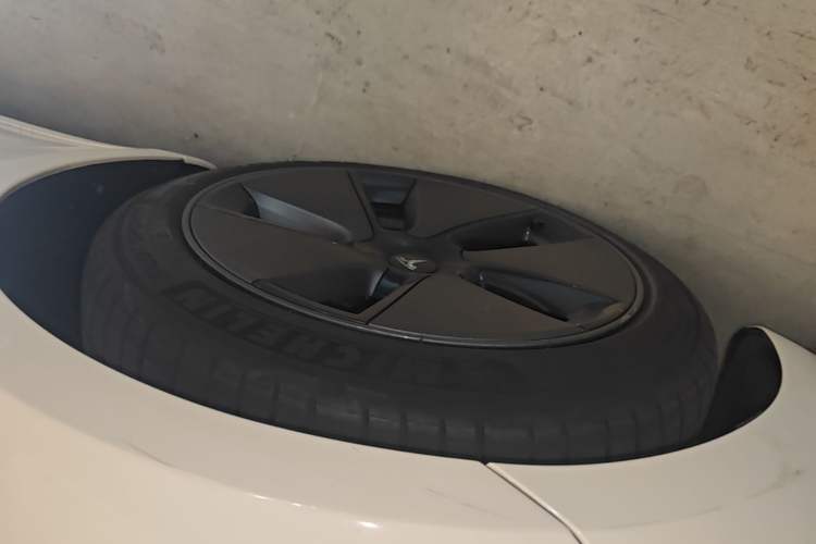 Used Tesla Model 3 2021 Standard Range Rear-Drive Upgraded Version Left Front Wheel Hub