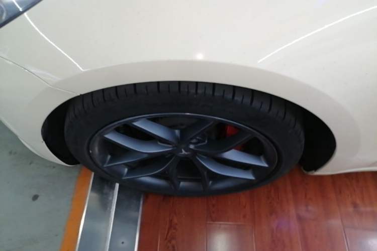 Used Tesla Model 3 2021 Performance High-Performance All-Wheel-Drive Version Left Front Wheel Hub