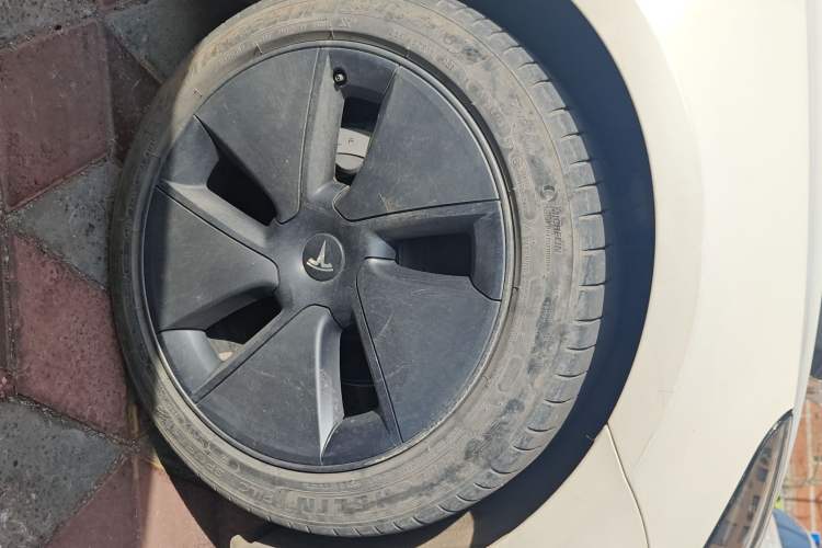 Used Tesla Model 3 2021 Standard Range Rear-Wheel Drive Upgraded Version 3D6 Right Front Wheel Hub