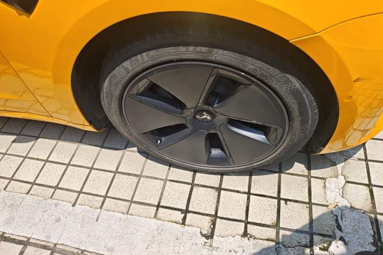 Used Tesla Model 3 2021 Standard Range Rear-Wheel Drive Upgraded Version 3D6 Right Front Wheel Hub