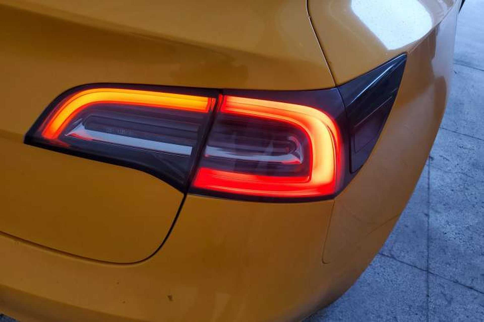 Used Tesla Model 3 2021 Standard Range Rear-Drive Upgraded Version Right Rear Taillight