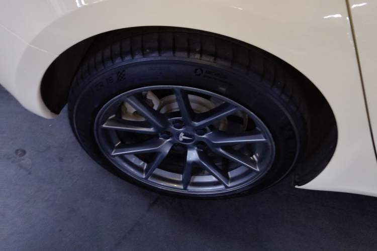 Used Tesla Model 3 2021 Standard Range Rear-Wheel Drive Upgraded Version 3D6 Right Rear Wheel Hub