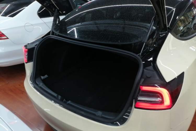Used Tesla Model 3 2021 Performance High-Performance All-Wheel-Drive Version Trunk