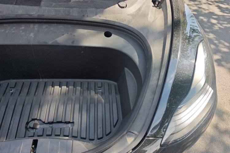 Used Tesla Model 3 2022 Rear-Wheel-Drive Version Engine Bay Left