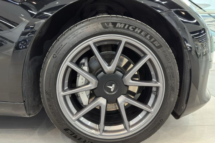Used Tesla Model 3 2022 Rear-Wheel-Drive Version Exterior 2