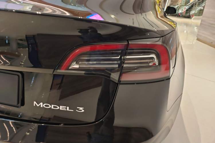 Used Tesla Model 3 2022 Rear-Wheel-Drive Version Exterior 3