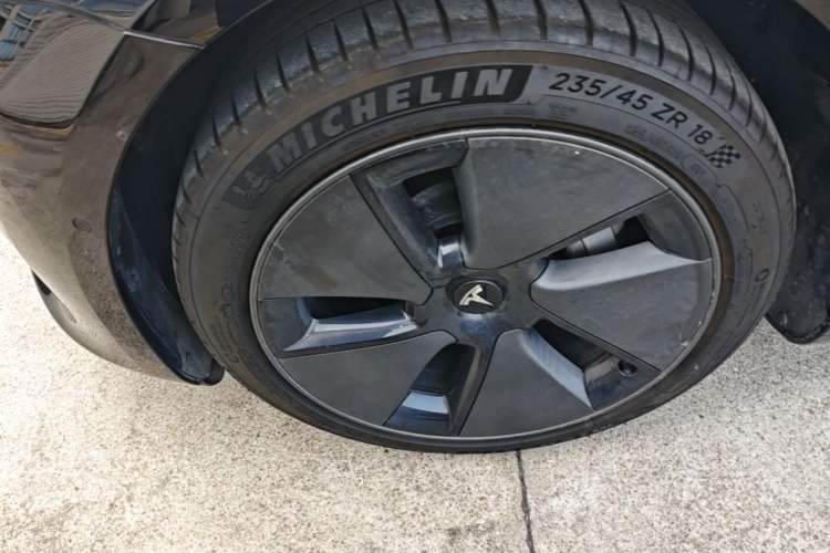 Used Tesla Model 3 2022 Rear-Wheel-Drive Version Exterior 4