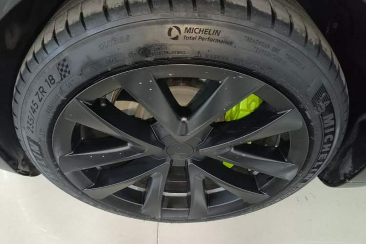 Used Tesla Model 3 2022 Rear-Wheel-Drive Version Exterior 4