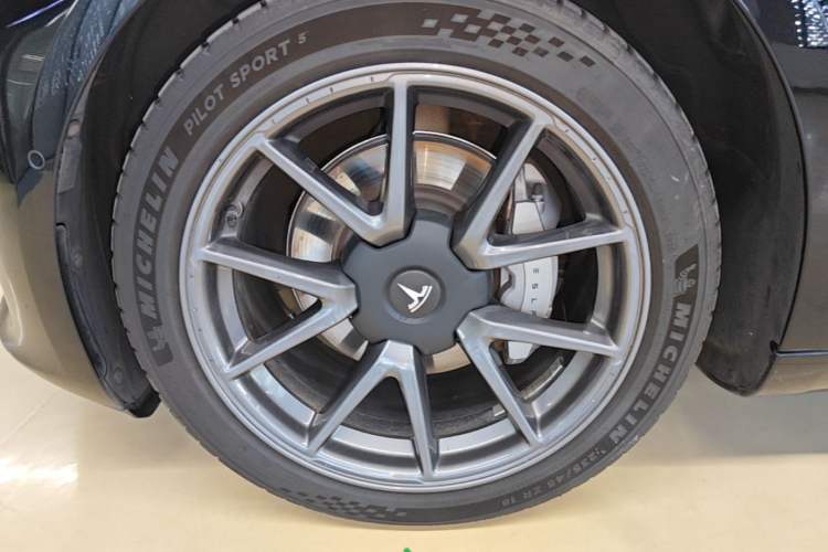 Used Tesla Model 3 2022 Rear-Wheel-Drive Version Exterior 4