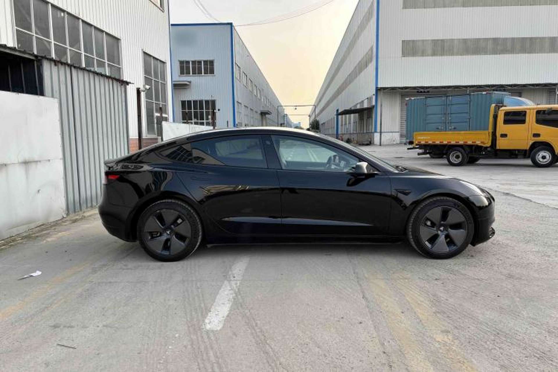Used Tesla Model 3 2022 Rear-Wheel-Drive Version Exterior 5