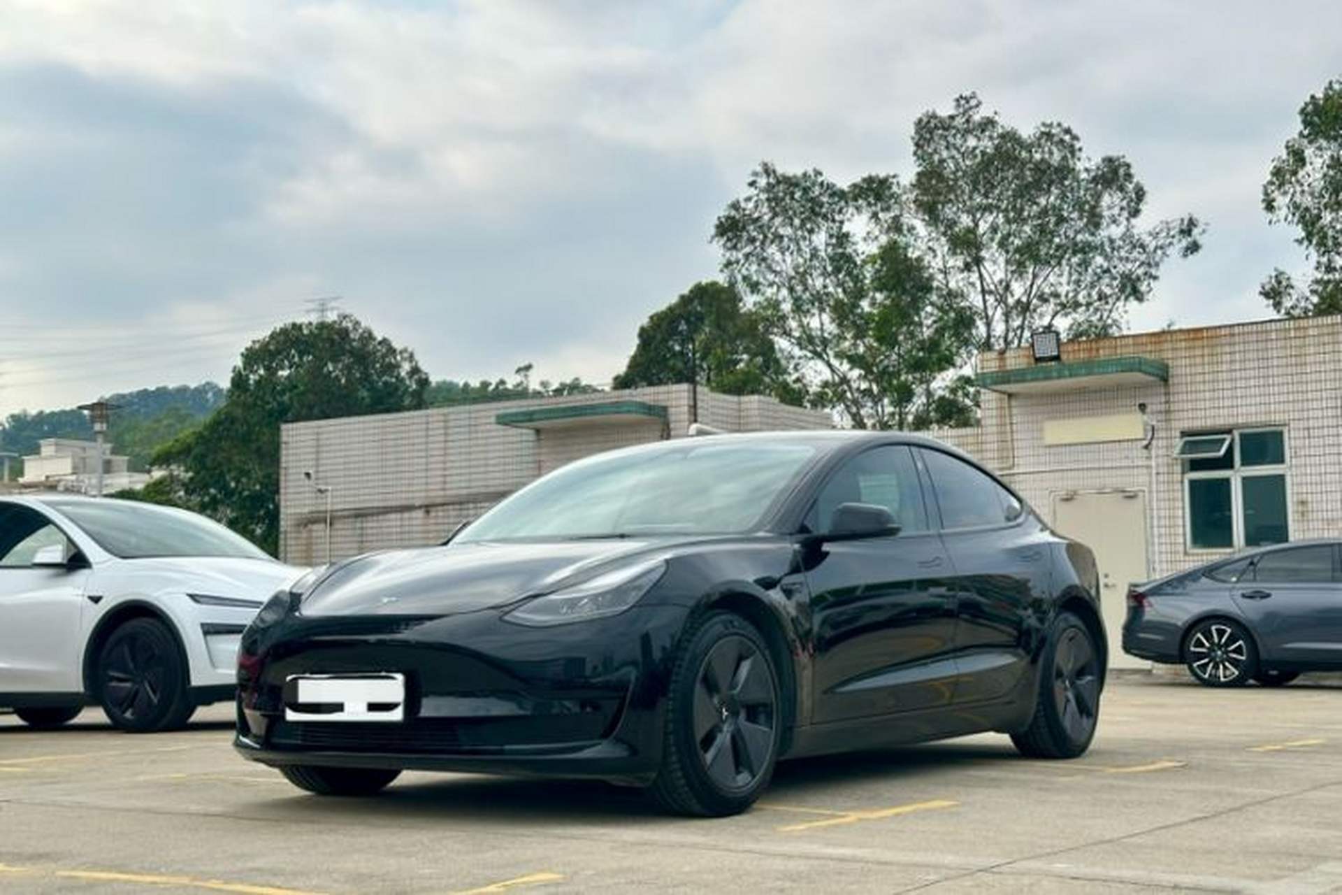 Used Tesla Model 3 2022 Rear-Wheel-Drive Version Front Left 45 Deg