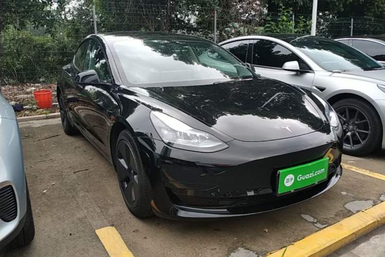 Used Tesla Model 3 2022 Rear-Wheel-Drive Version Front Right 45 Deg