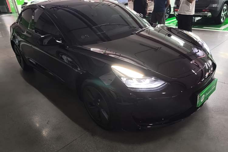 Used Tesla Model 3 2022 Rear-Wheel-Drive Version Front Right 45 Deg