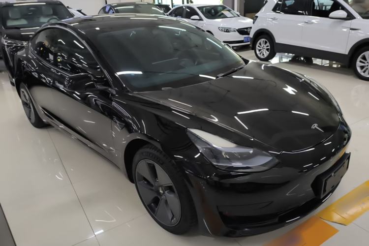 Used Tesla Model 3 2022 Rear-Wheel-Drive Version Front Right 45 Deg