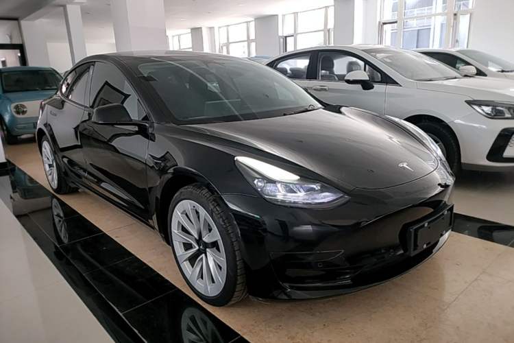 Used Tesla Model 3 2022 Rear-Wheel-Drive Version Front Right 45 Deg