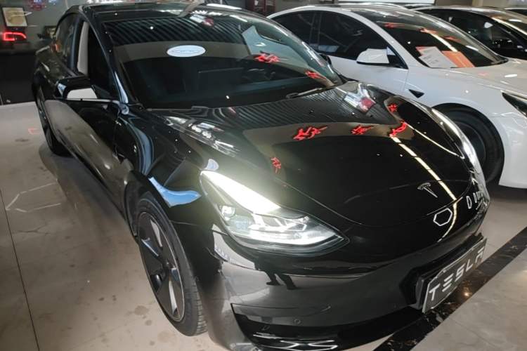 Used Tesla Model 3 2022 Rear-Wheel-Drive Version Front Right 45 Deg