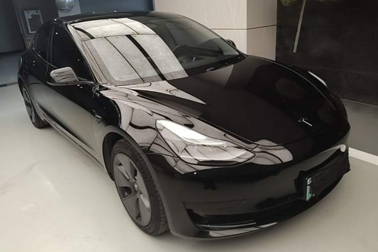 Used Tesla Model 3 2022 Rear-Wheel-Drive Version Front Right 45 Deg