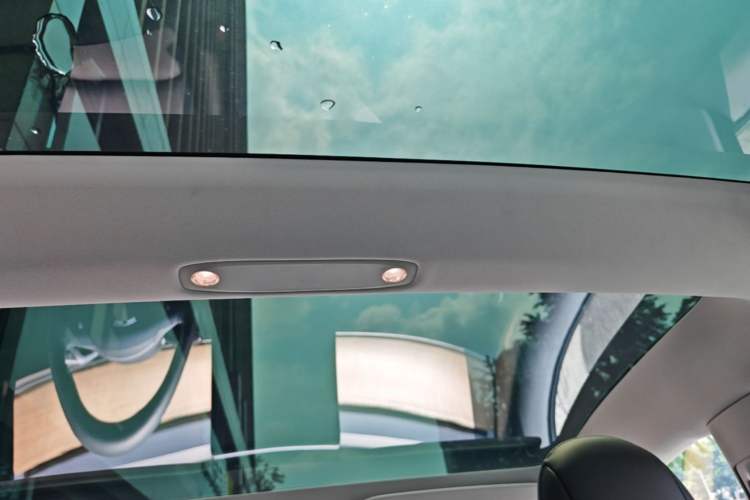 Used Tesla Model 3 2022 Rear-Wheel-Drive Version Headliner