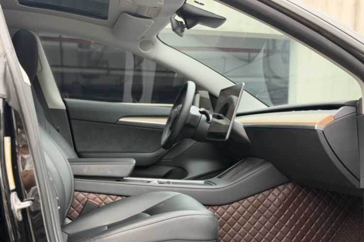 Used Tesla Model 3 2022 Rear-Wheel-Drive Version Interior 1