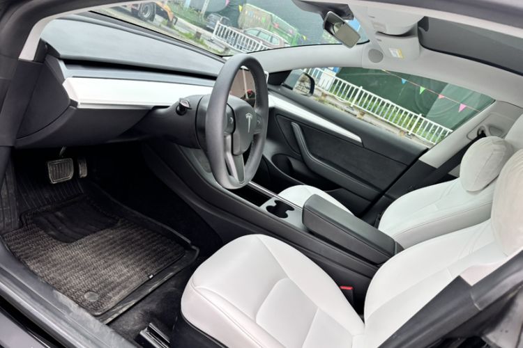 Used Tesla Model 3 2022 Rear-Wheel-Drive Version Interior 1