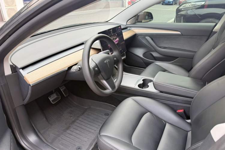 Used Tesla Model 3 2022 Rear-Wheel-Drive Version Interior 2
