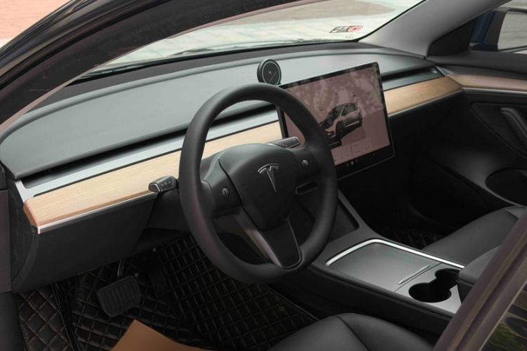 Used Tesla Model 3 2022 Rear-Wheel-Drive Version Interior 2