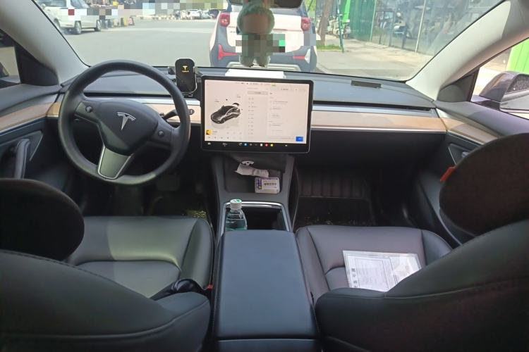 Used Tesla Model 3 2022 Rear-Wheel-Drive Version Interior 2