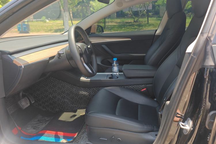 Used Tesla Model 3 2022 Rear-Wheel-Drive Version Interior 2