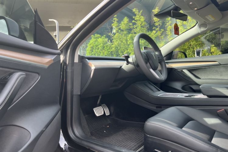 Used Tesla Model 3 2022 Performance High-Performance All-Wheel-Drive Version Interior 2