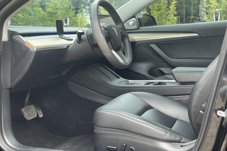 Used Tesla Model 3 2022 Rear-Wheel-Drive Version Interior 2